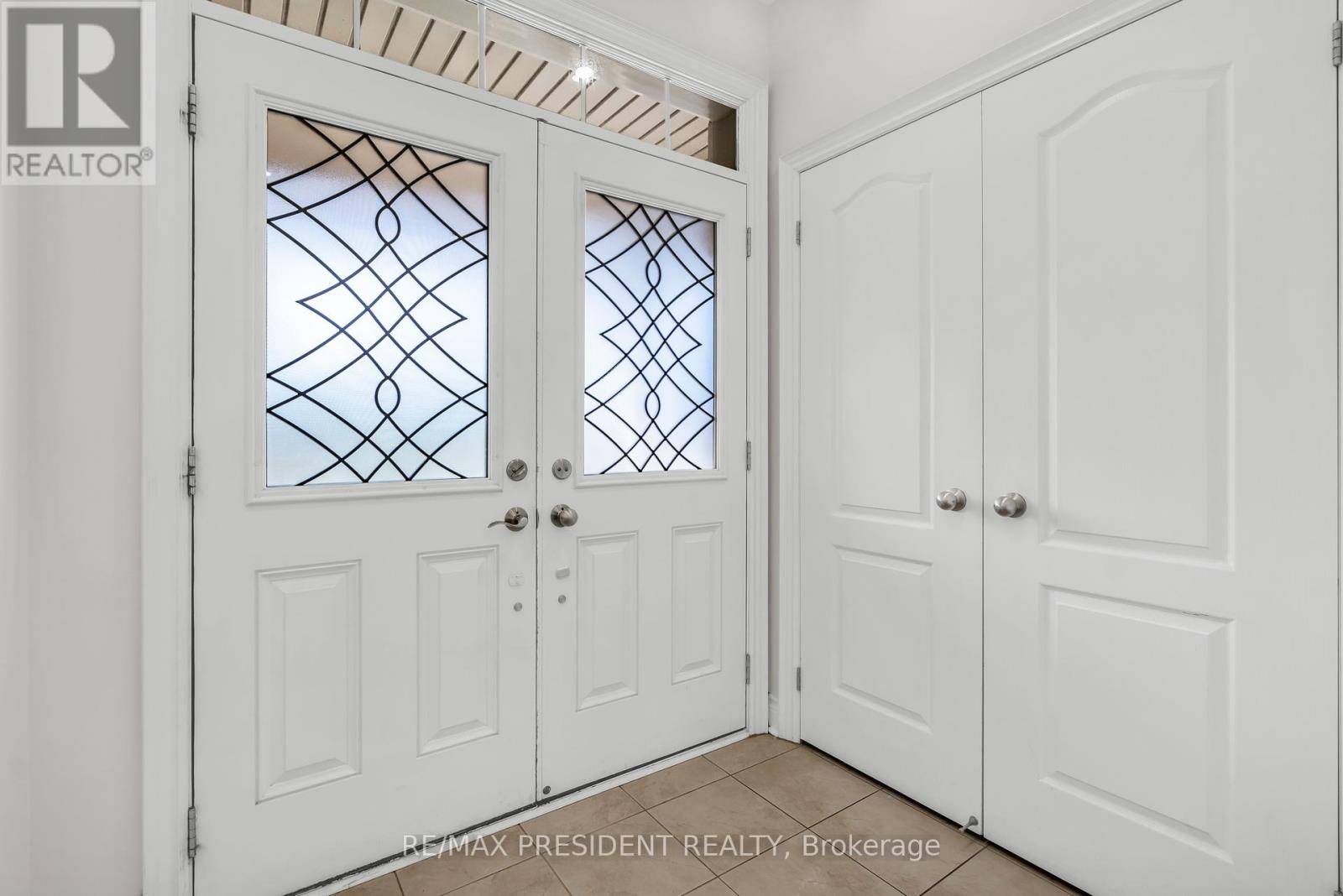 Brampton (credit Valley), ON L6X5G1,41 BASSETT CRESCENT