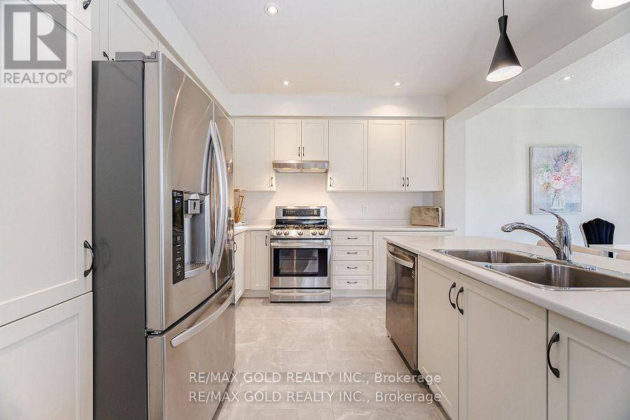 Brampton (bram East), ON L6P3X3,209 CASTLE OAKS CROSSING