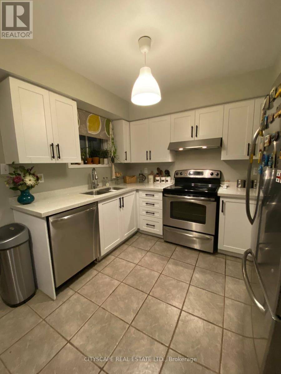 Mississauga (east Credit), ON L5V2E8,1050 Bristol RD West #40