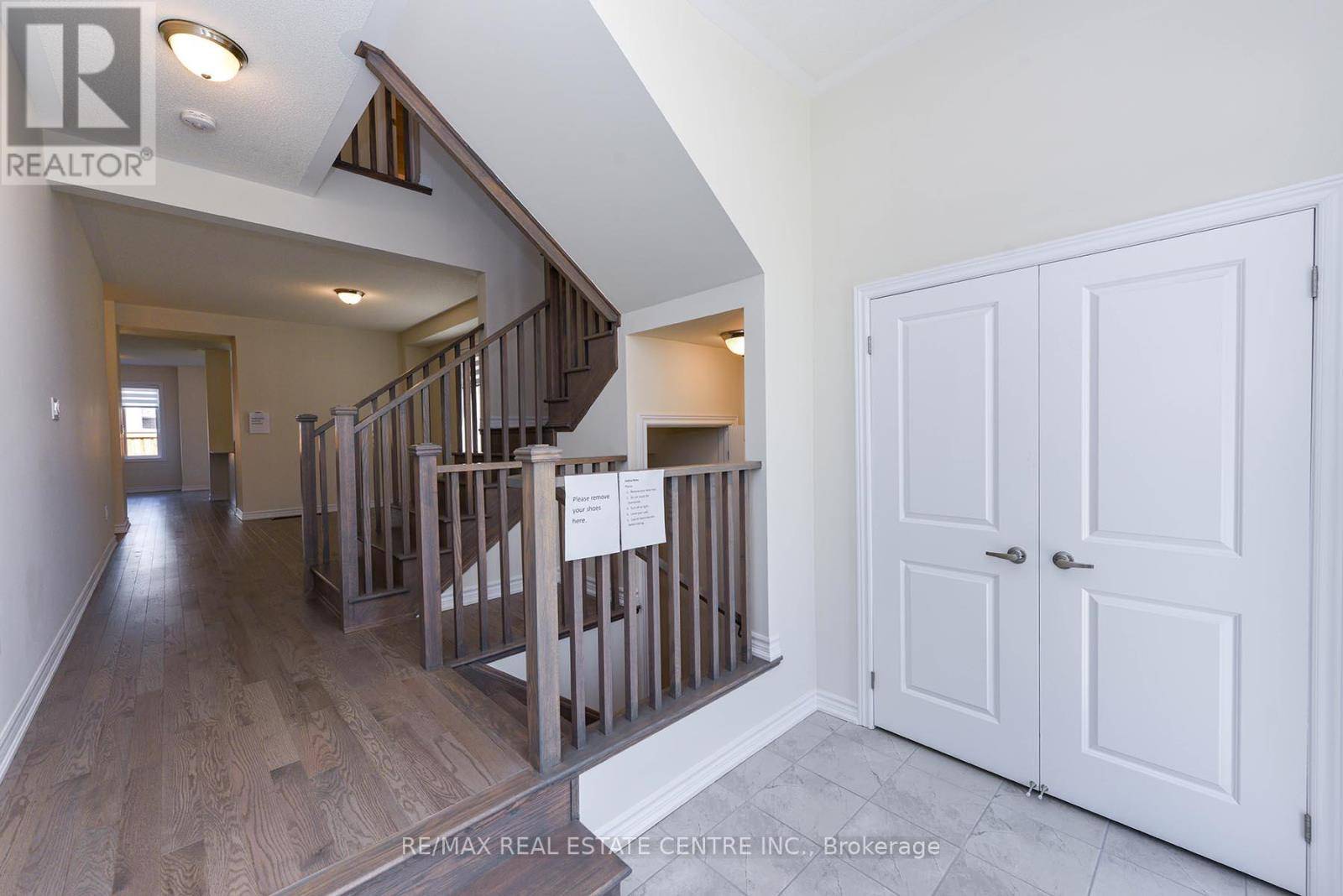 Milton (cb Cobban), ON L9T7E7,611 BEARBERRY PLACE N