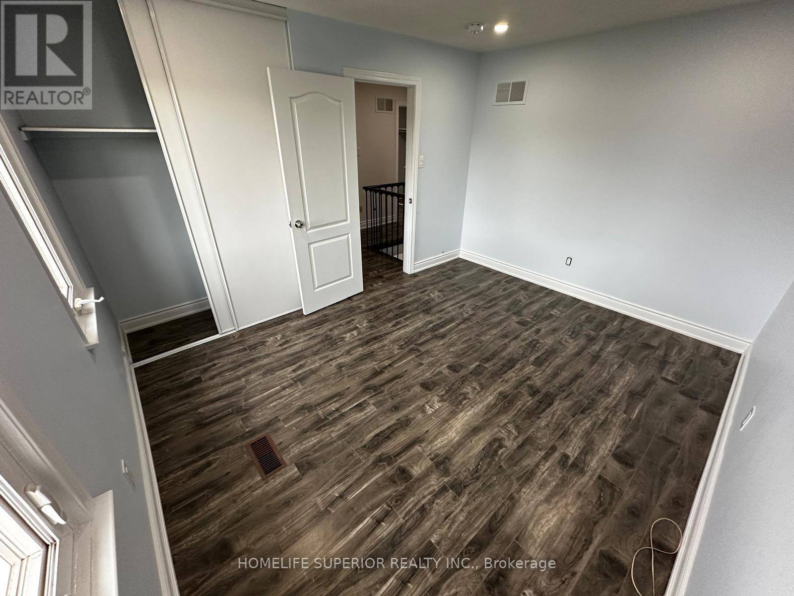 Brampton (westgate), ON L6S4W3,9 Nuttall ST #Main