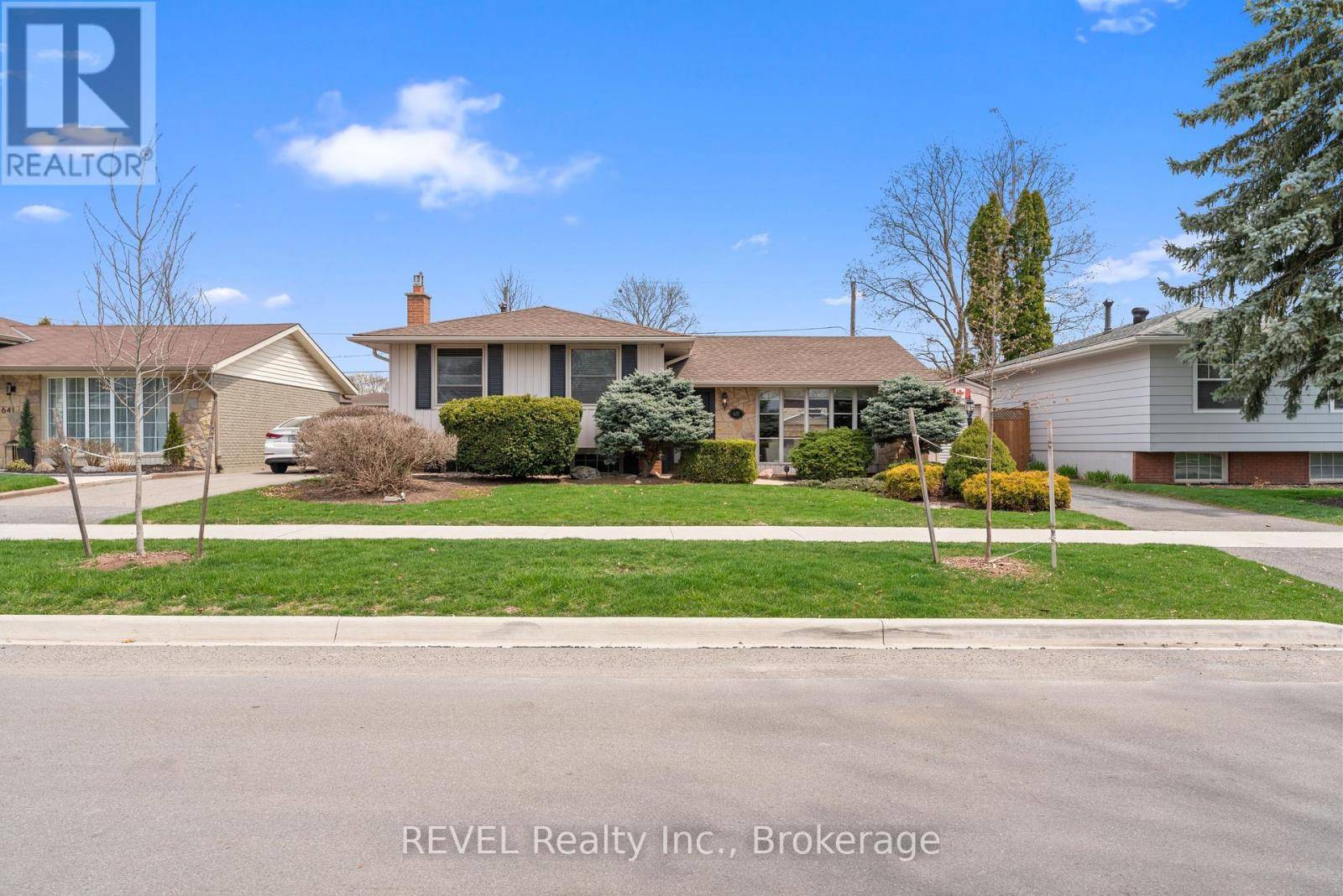 Burlington (roseland), ON L7N3B9,637 THORNWOOD AVENUE