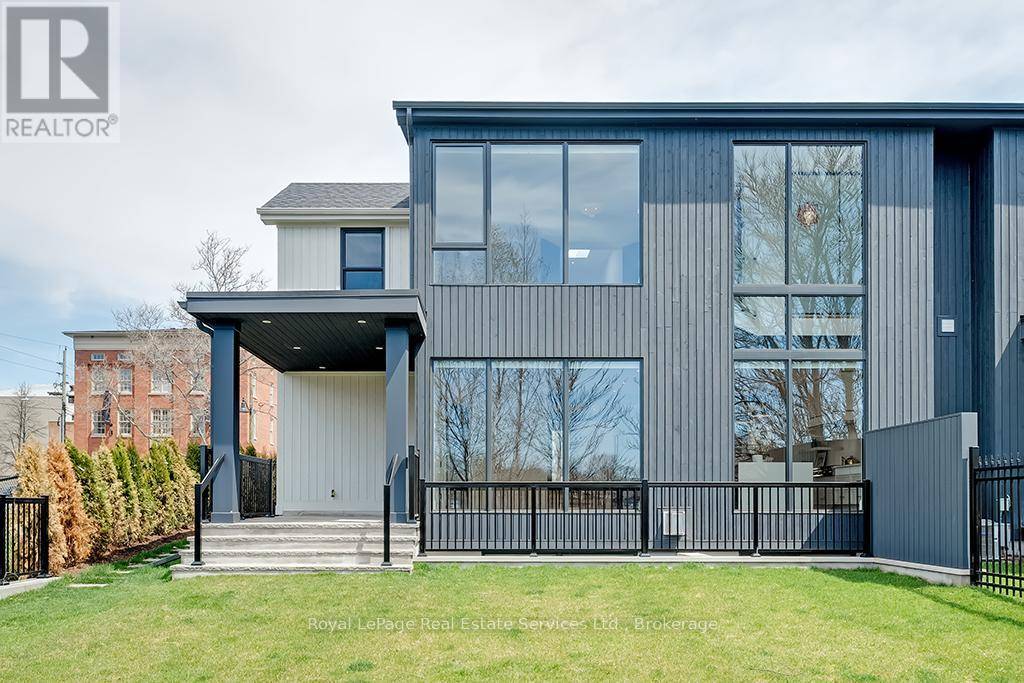 Oakville (oo Old Oakville), ON L6J2Y9,70 NAVY STREET