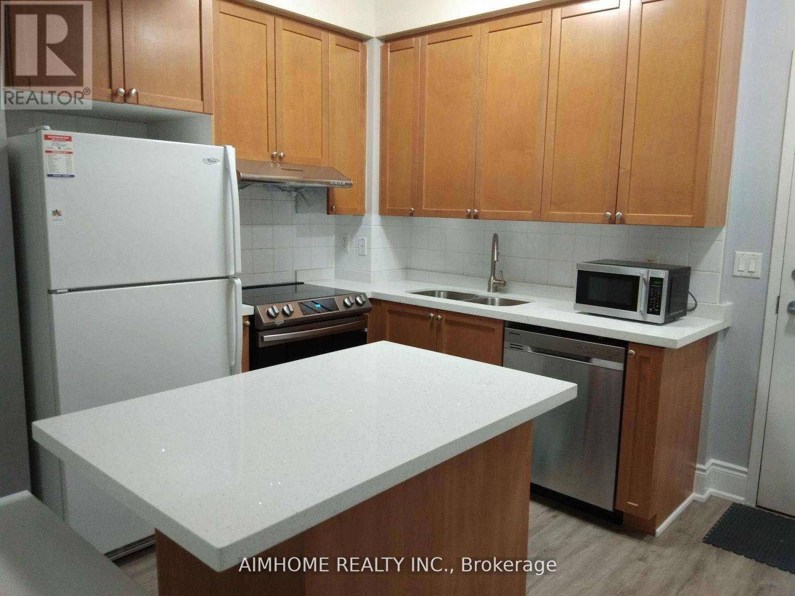 Mississauga (city Centre), ON L5B4P5,3888 Duke Of York BLVD #331