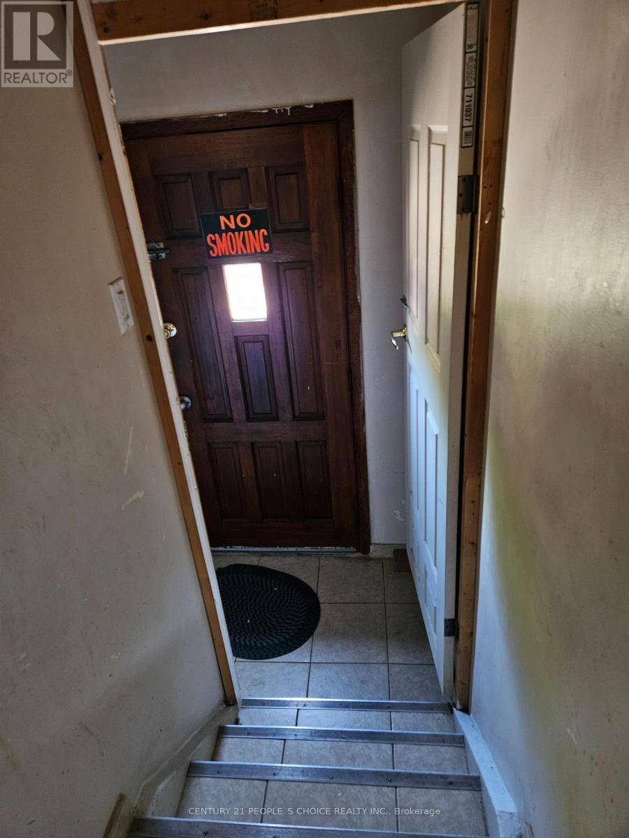 Toronto (keelesdale-eglinton West), ON M6M1P3,94 YPRES ROAD