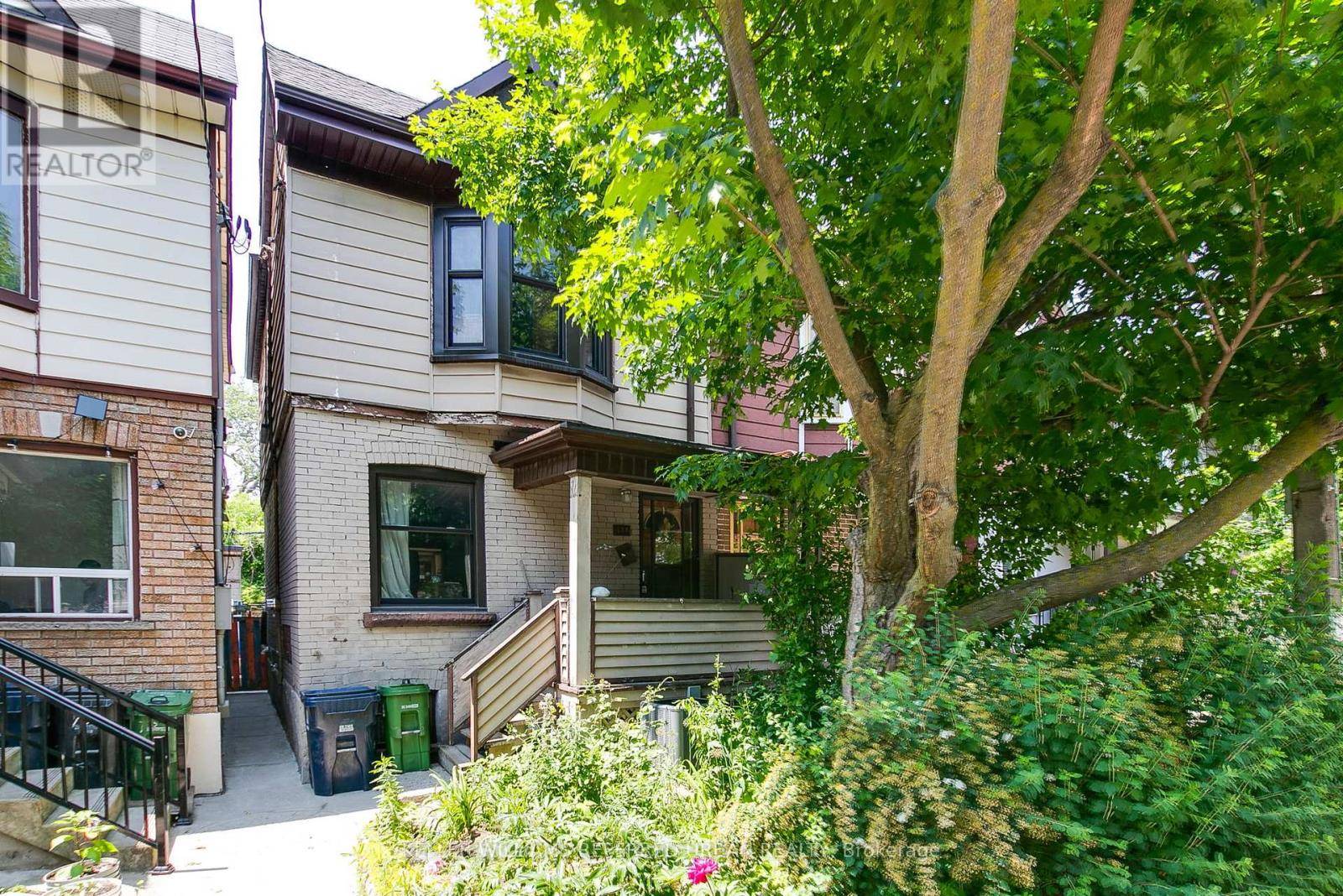 Toronto (dovercourt-wallace Emerson-junction), ON M6H3P2,734 BROCK AVENUE