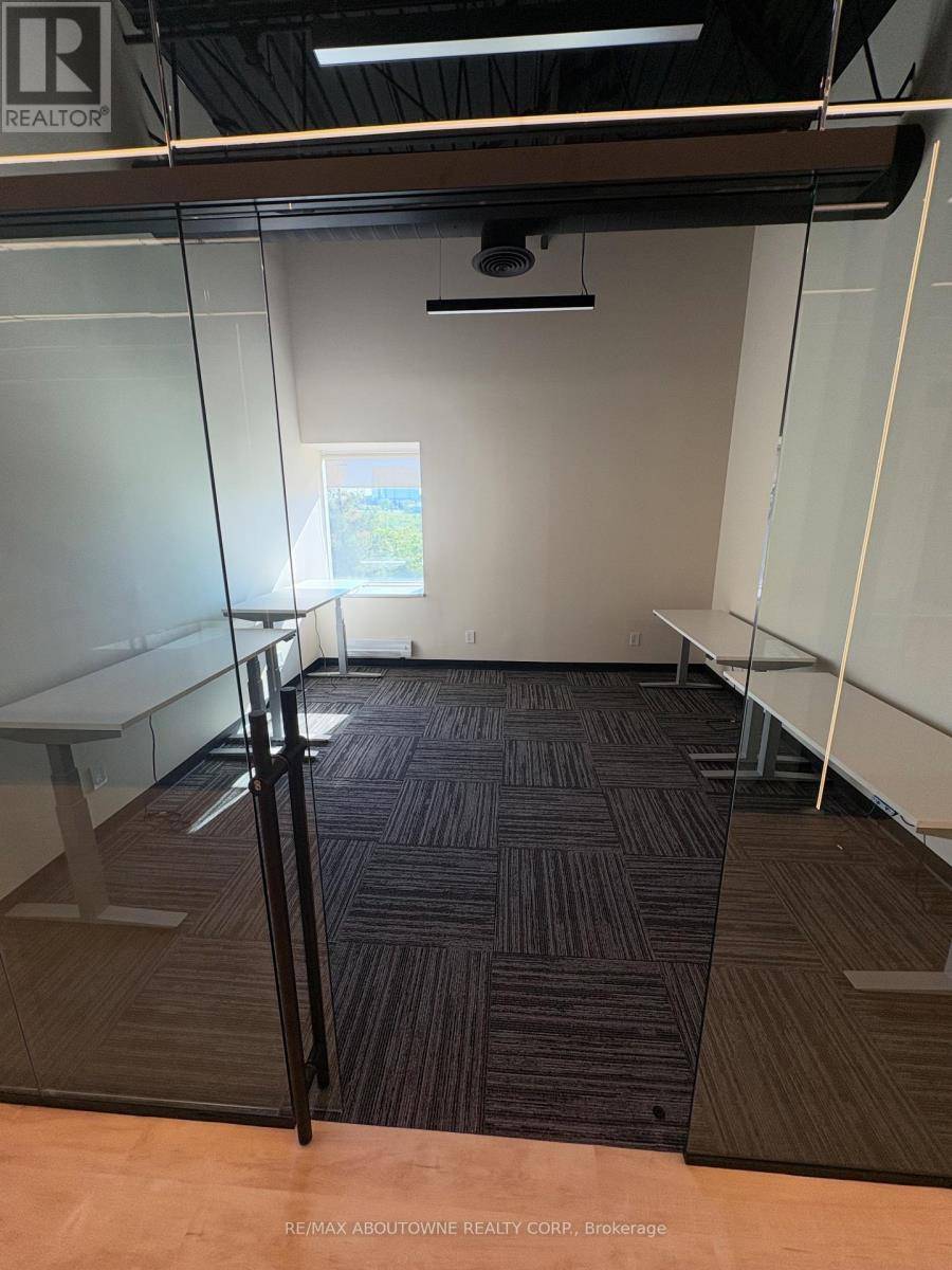 Mississauga (gateway), ON L5R3R1,320 Matheson BLVD West #211-D