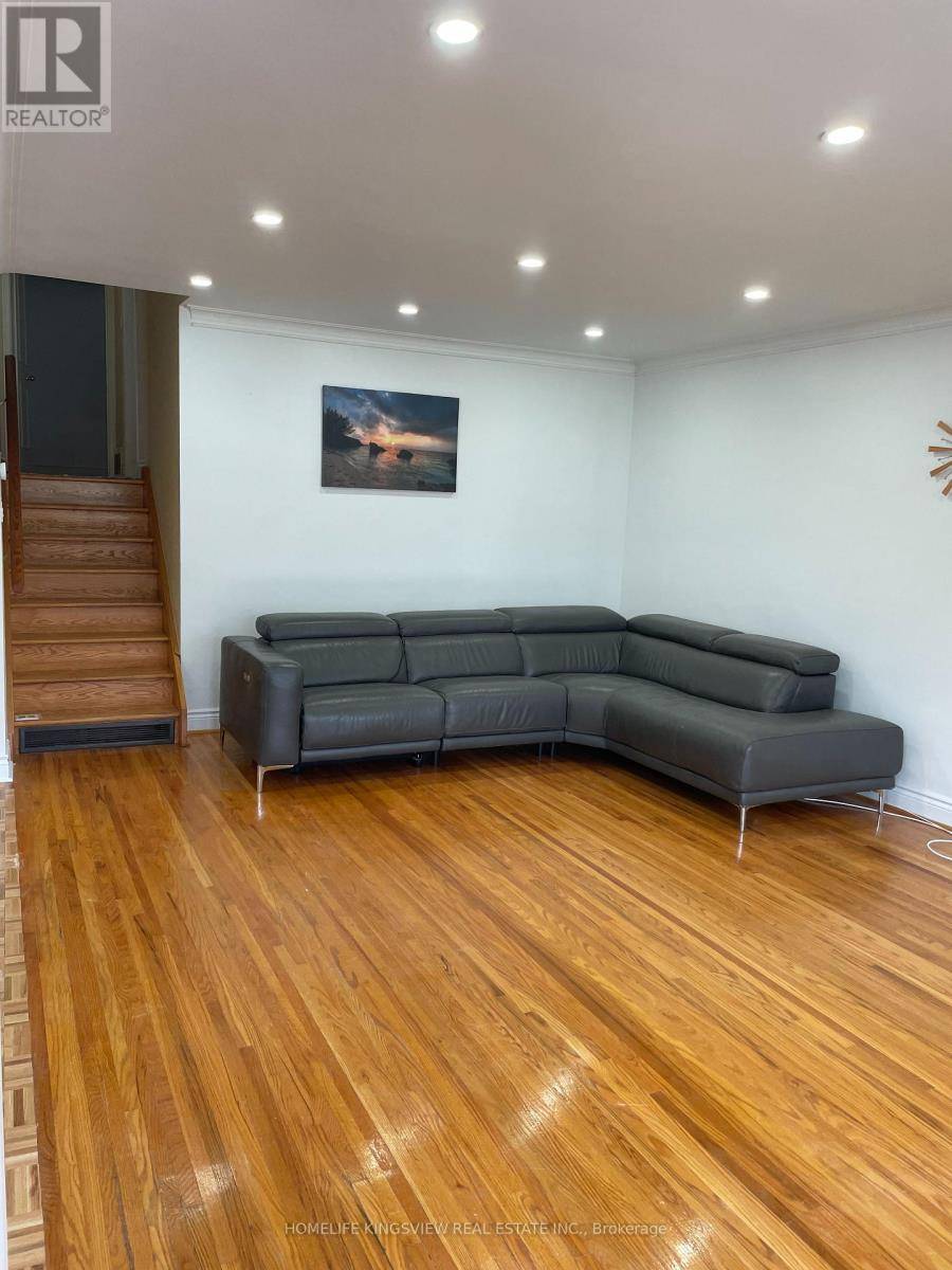 Toronto (islington-city Centre West), ON M9B2M2,373 RATHBURN ROAD