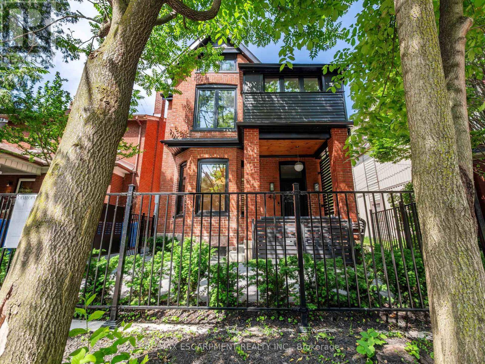 Toronto (roncesvalles), ON M6K2P8,46 O'hara AVE #1