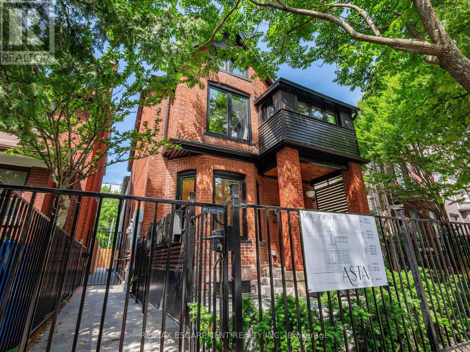 Toronto (roncesvalles), ON M6K2P8,46 O'hara AVE #2