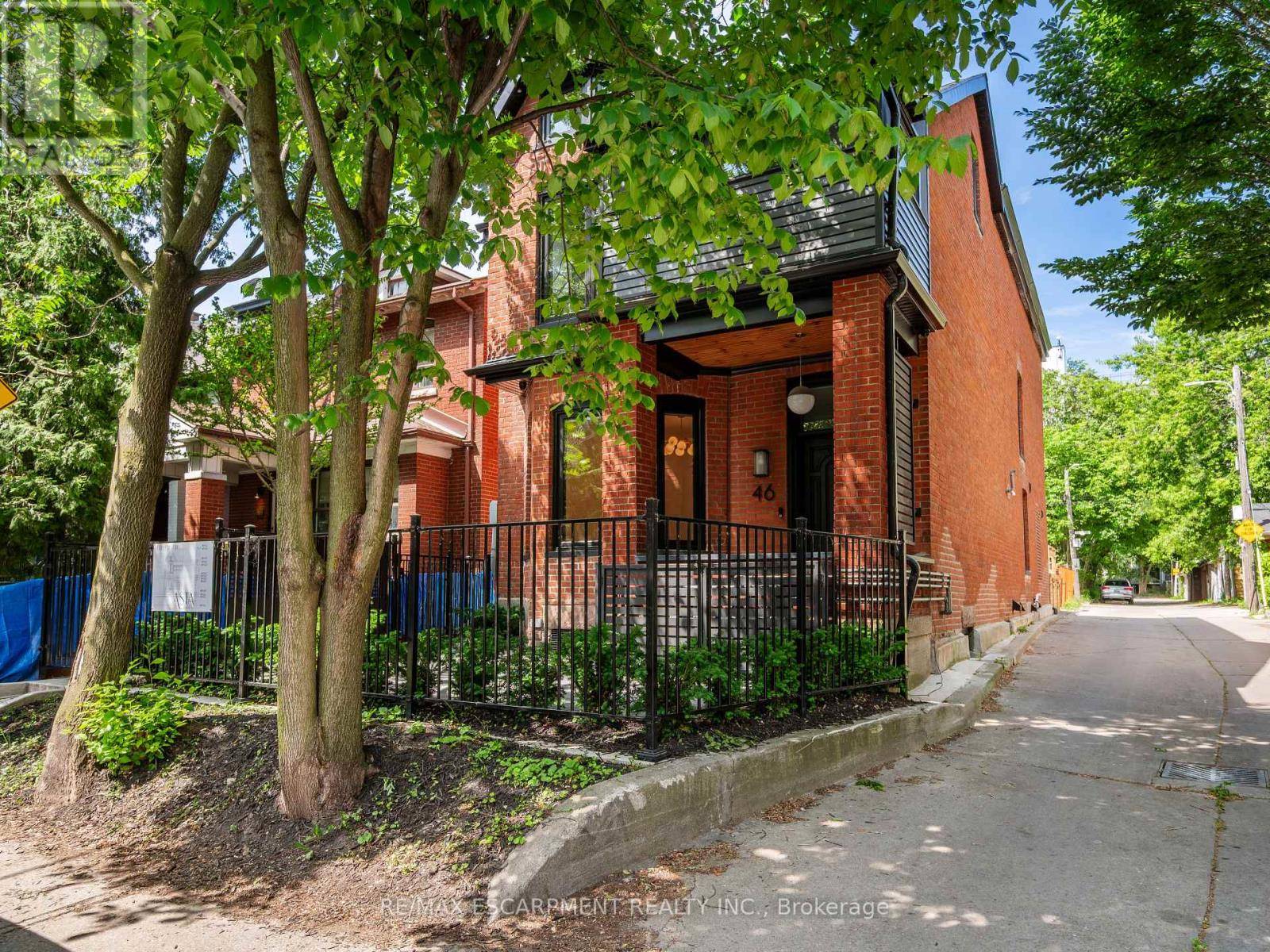Toronto (roncesvalles), ON M6K2P8,46 O'hara AVE #3