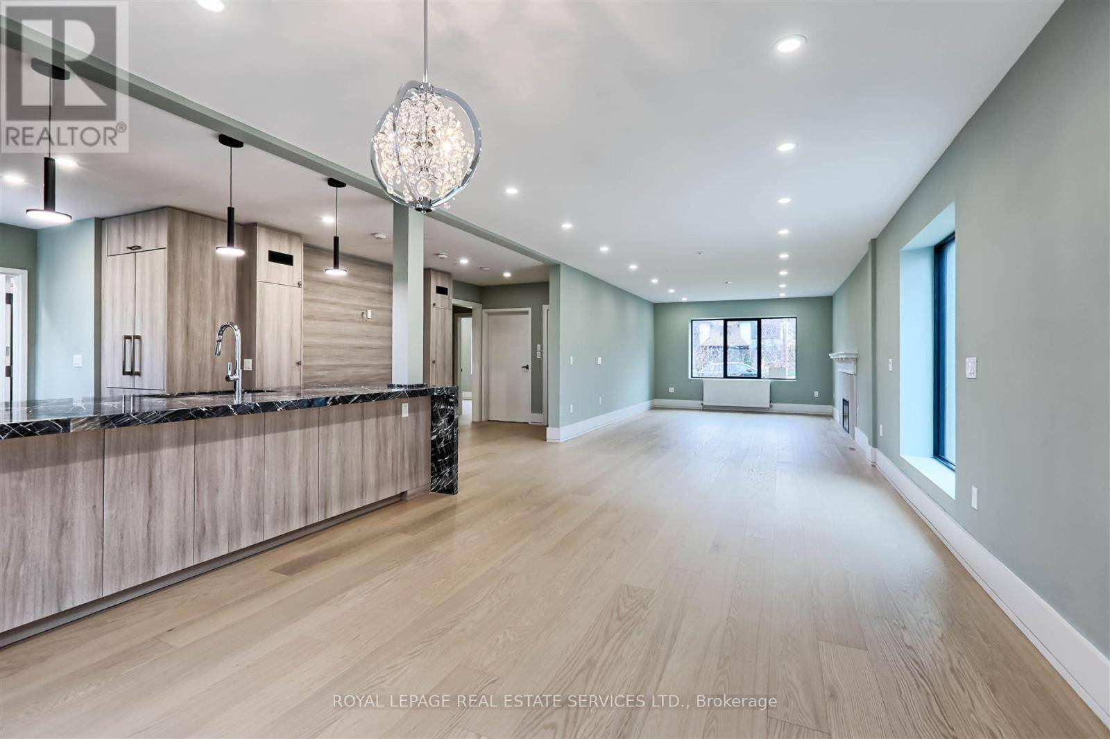 Toronto (high Park-swansea), ON M6S4B2,324 RIVERSIDE DRIVE