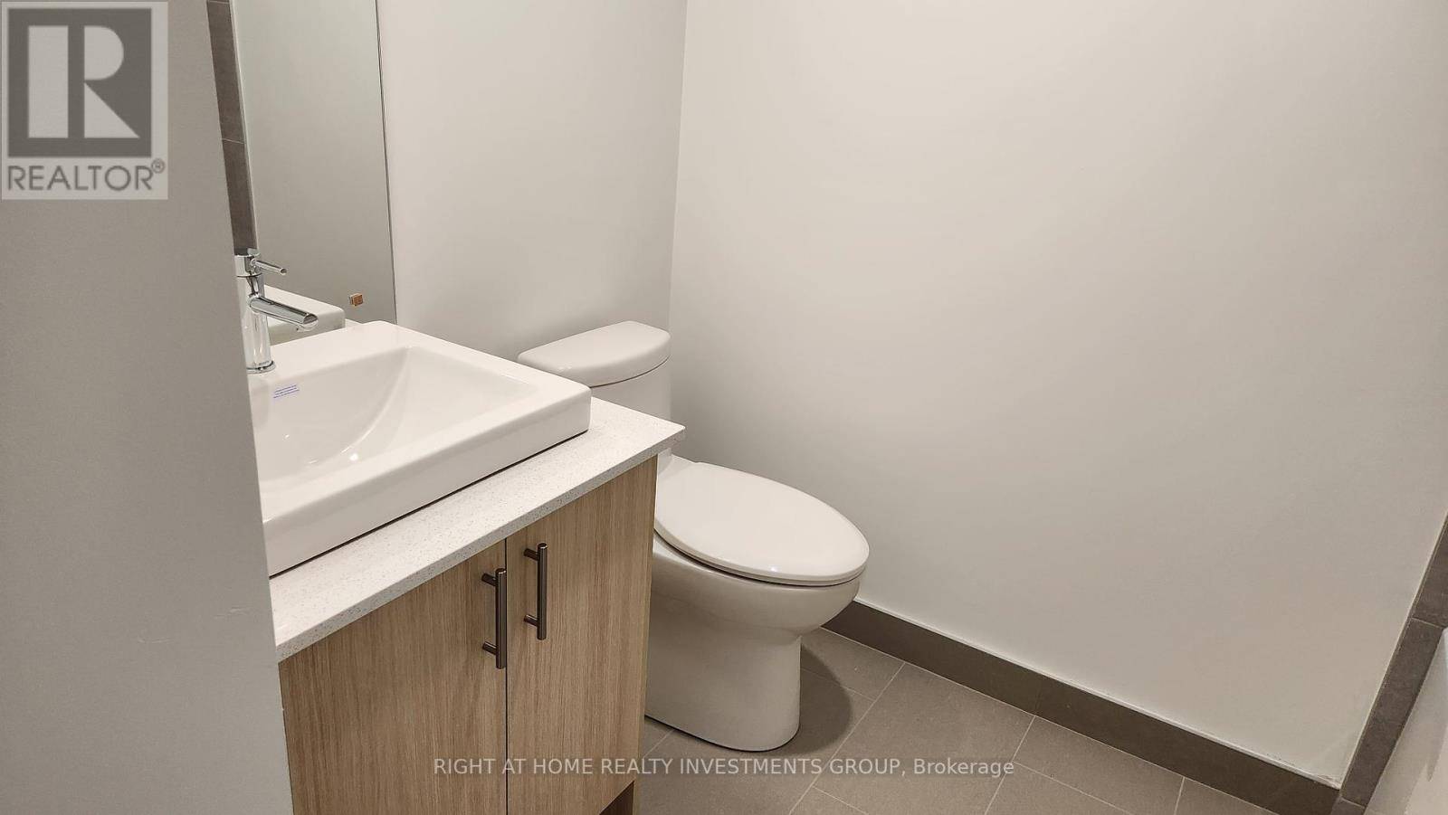 Toronto (islington-city Centre West), ON M8Z0H1,1195 The Queensway AVE #419