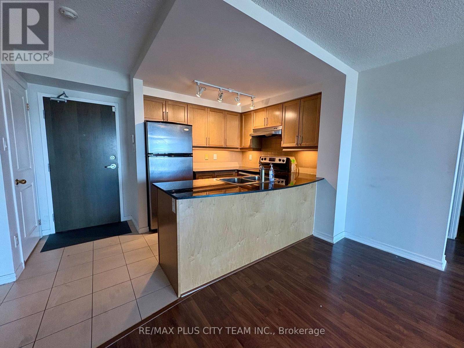 Brampton (downtown Brampton), ON L6X0T6,9 George ST North #2212