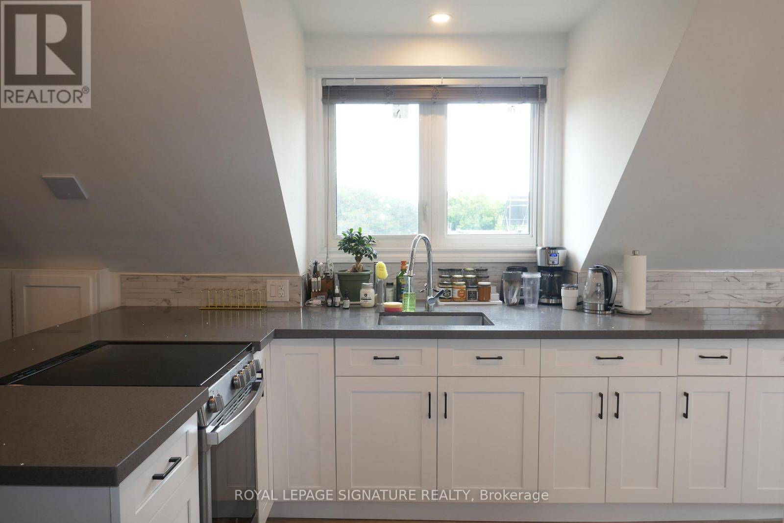 Toronto (south Parkdale), ON M6K2V9,150 Lansdowne AVE #4