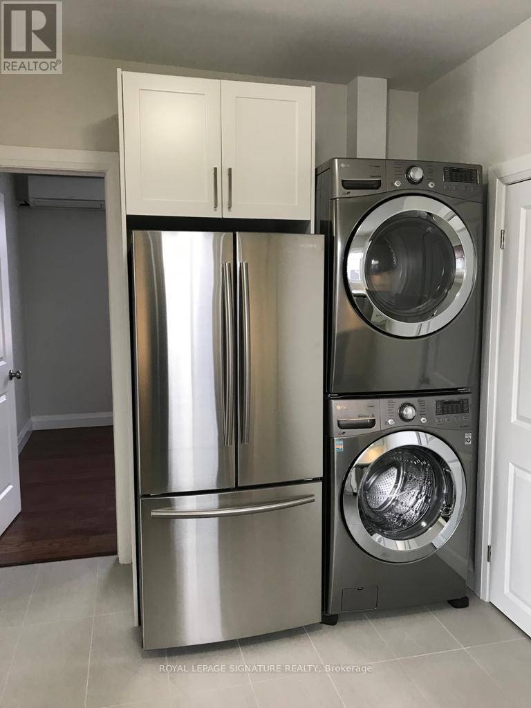 Toronto (high Park-swansea), ON M6R1E8,158 MARION STREET