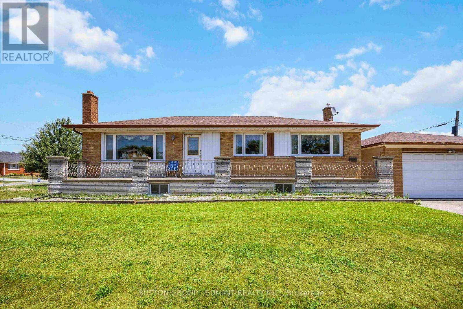 Toronto (downsview-roding-cfb), ON M3K1C7,1 DEVERELL CRESCENT