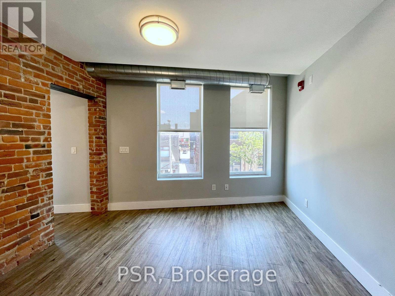 Toronto (junction Area), ON M6P1Y8,2870 West Dundas ST #209