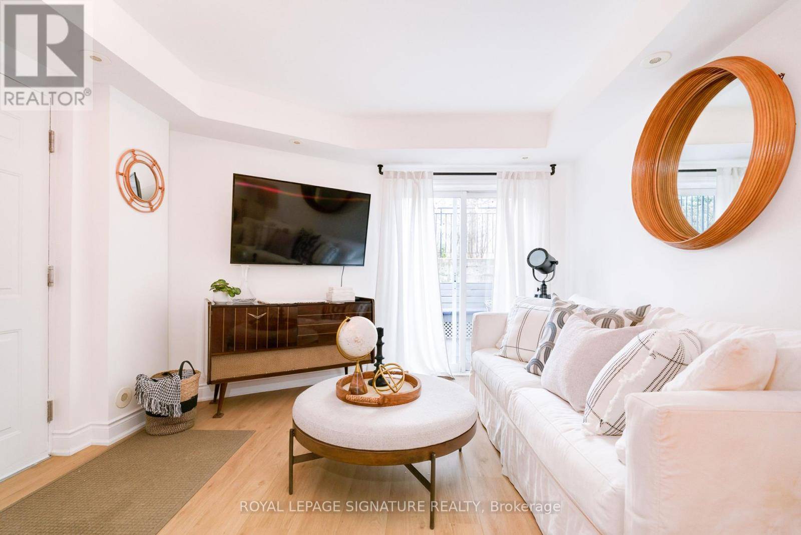 Toronto (south Parkdale), ON M6K1X2,28 Laidlaw ST #1602