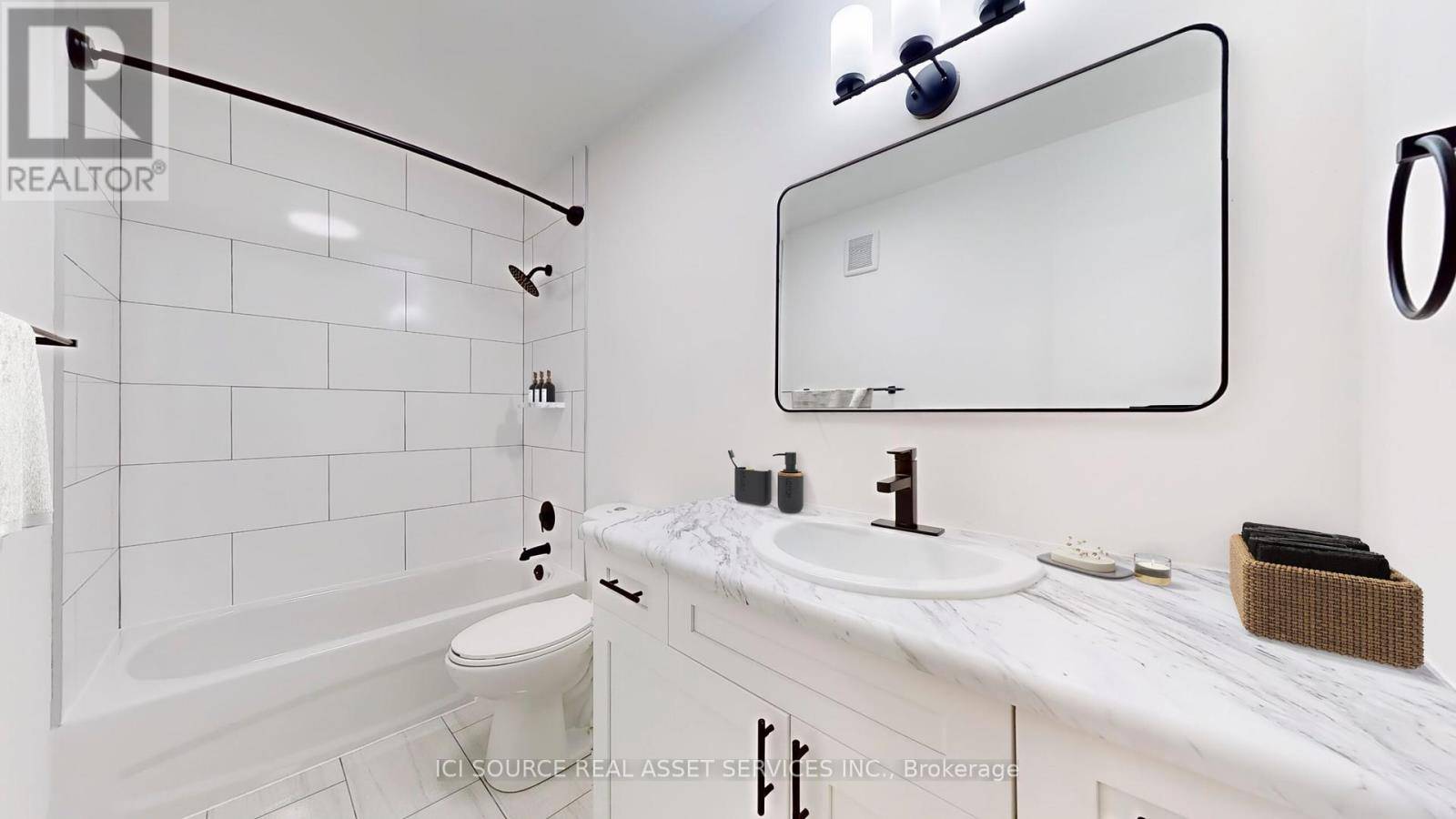 Toronto (edenbridge-humber Valley), ON M9A4V3,35 Swordbill DR #14
