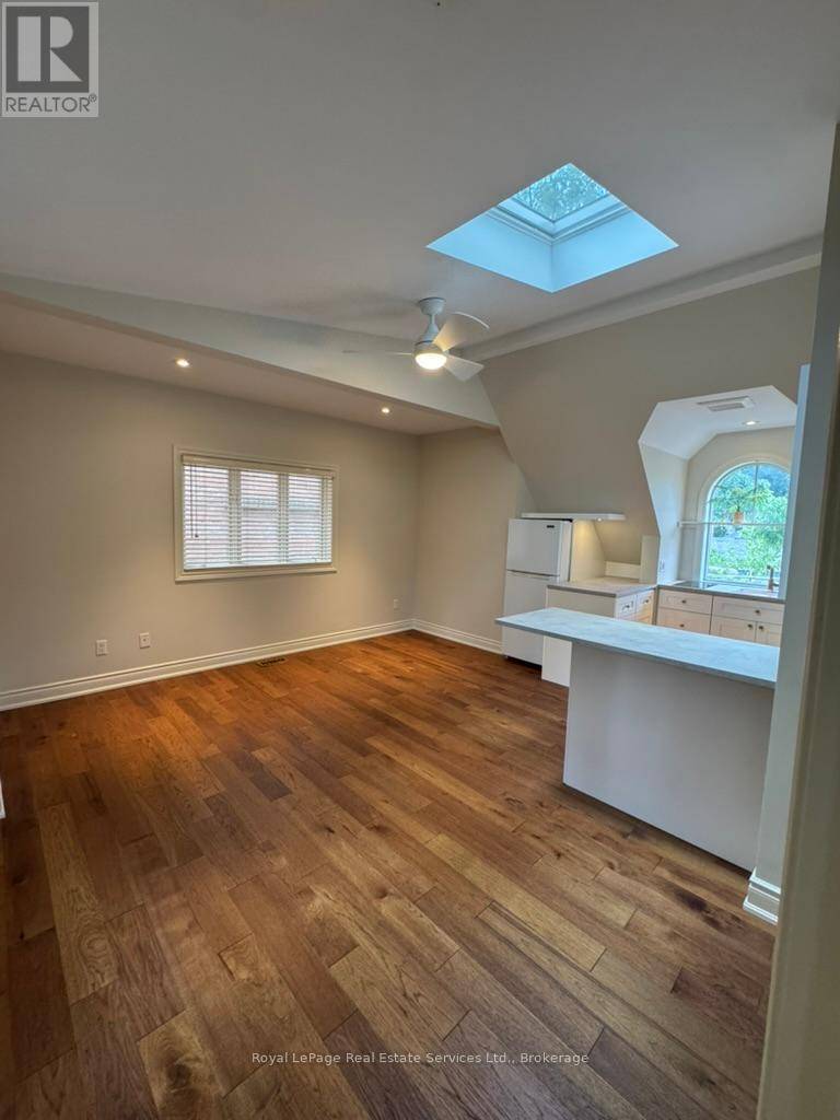 Oakville (co Central), ON L6K3K2,134 Forsythe ST #3