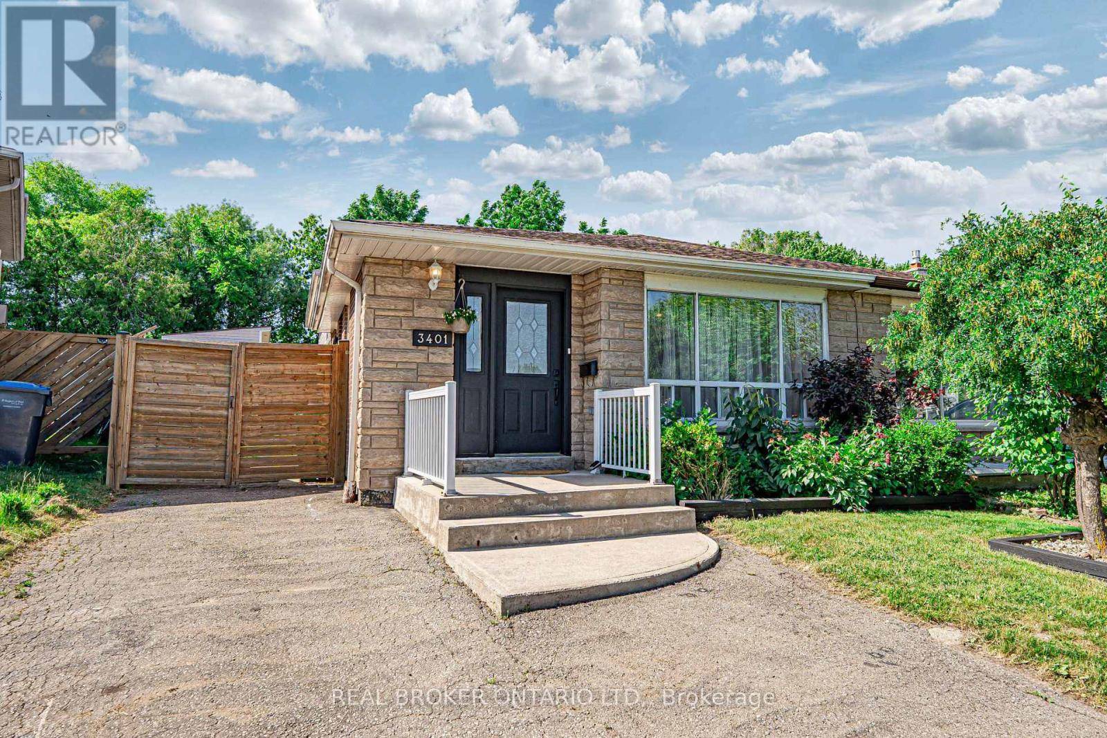 Mississauga (erindale), ON L5C1X4,3401 OAKGLADE CRESCENT