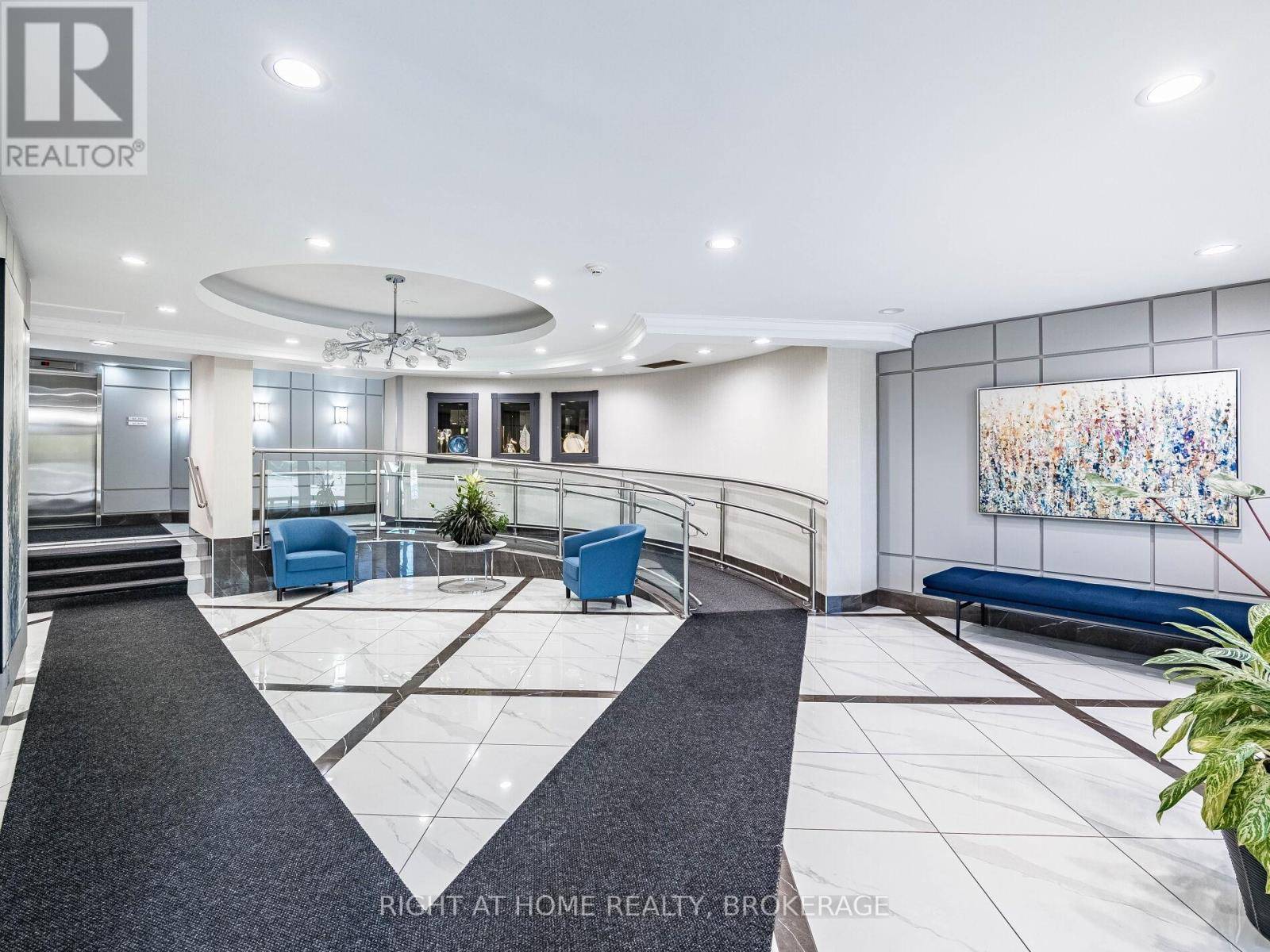 Mississauga (erindale), ON L5C4R2,1001 Cedarglen Gate #423