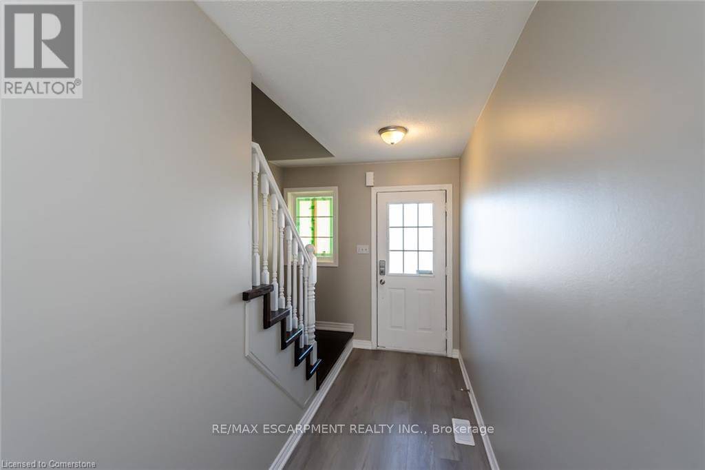 Burlington (roseland), ON L7L7A5,626 TAYLOR CRESCENT