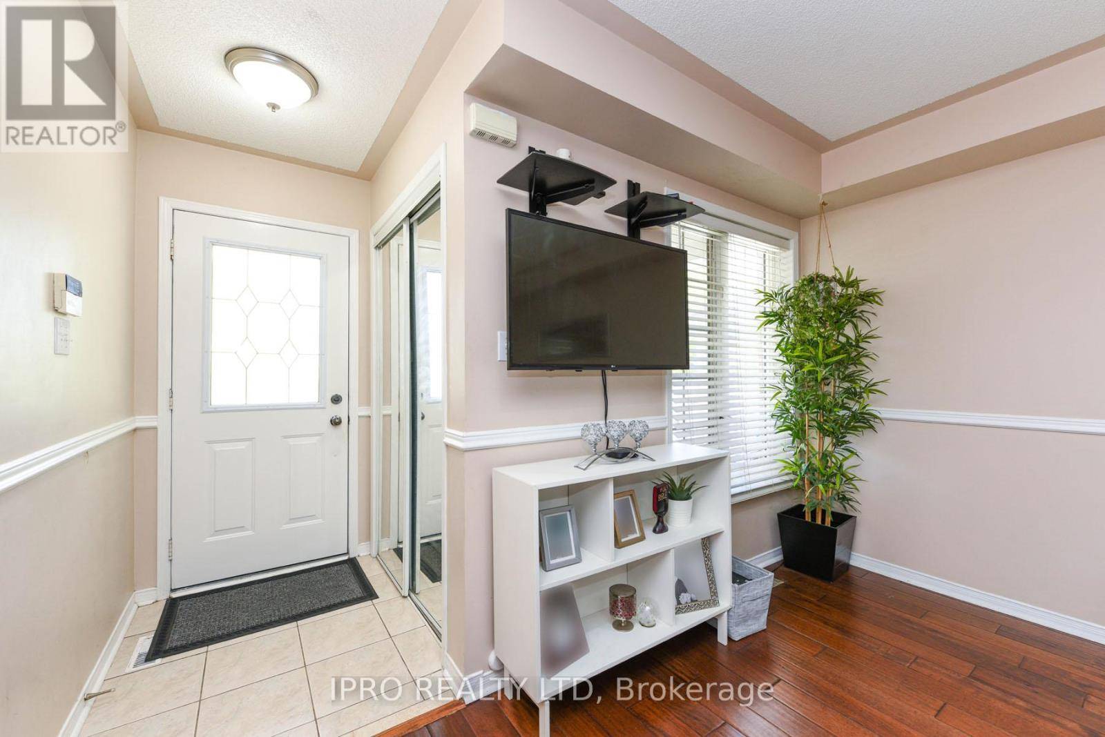 Brampton (northwest Sandalwood Parkway), ON L7A1T1,12 BRAMCEDAR CRESCENT
