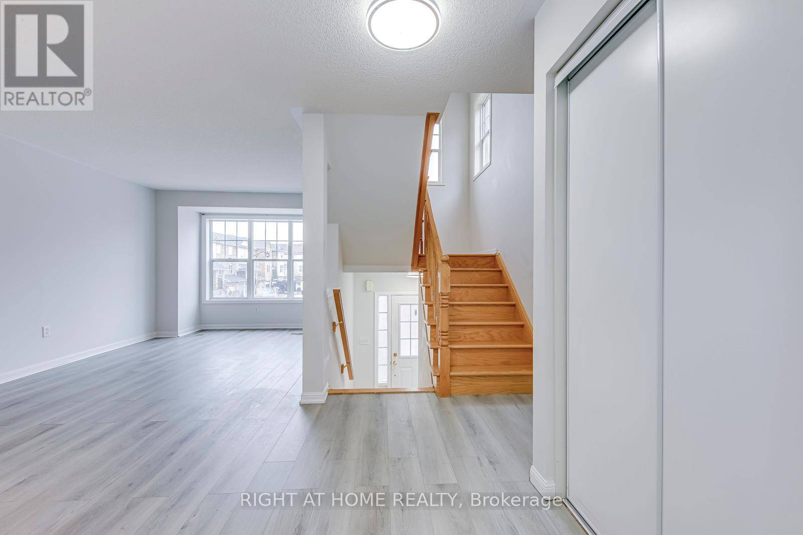 Oakville (wm Westmount), ON L6M5E8,2872 GARNETHILL WAY