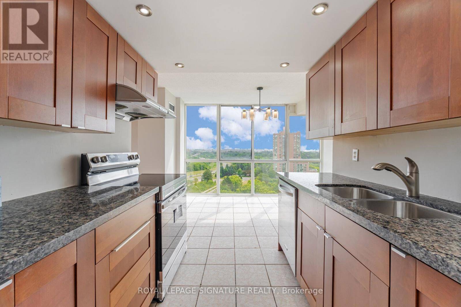 Toronto (mount Olive-silverstone-jamestown), ON M9V5E3,10 Markbrook LN #1101