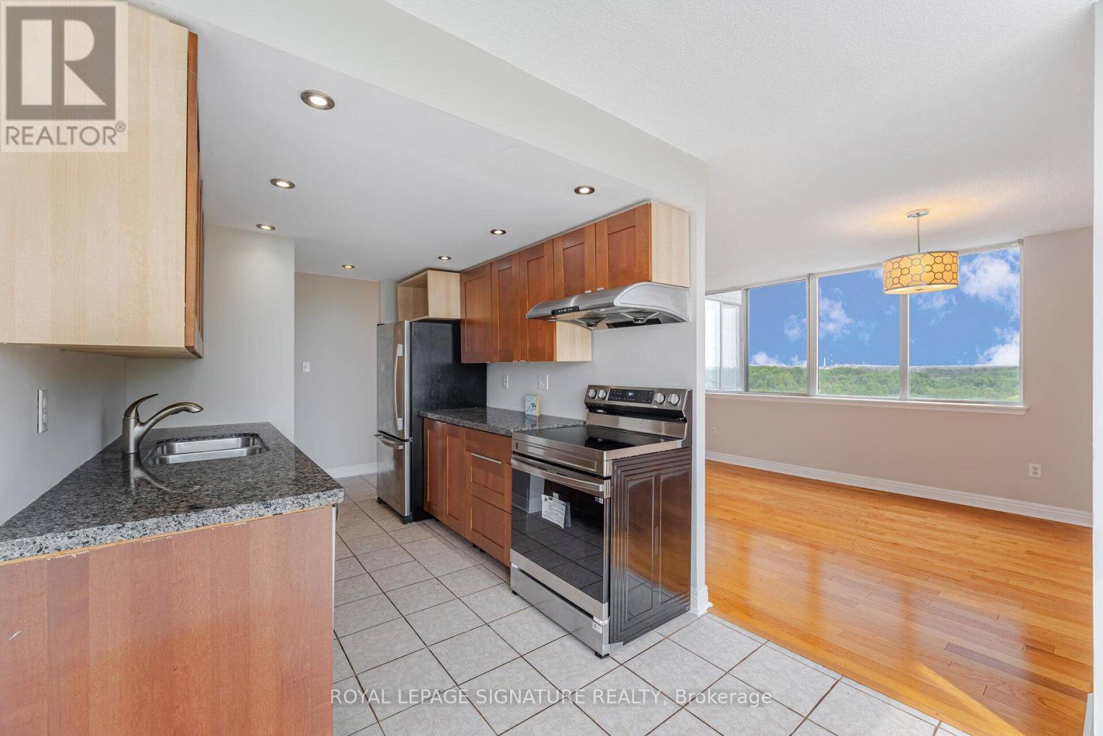 Toronto (mount Olive-silverstone-jamestown), ON M9V5E3,10 Markbrook LN #1101