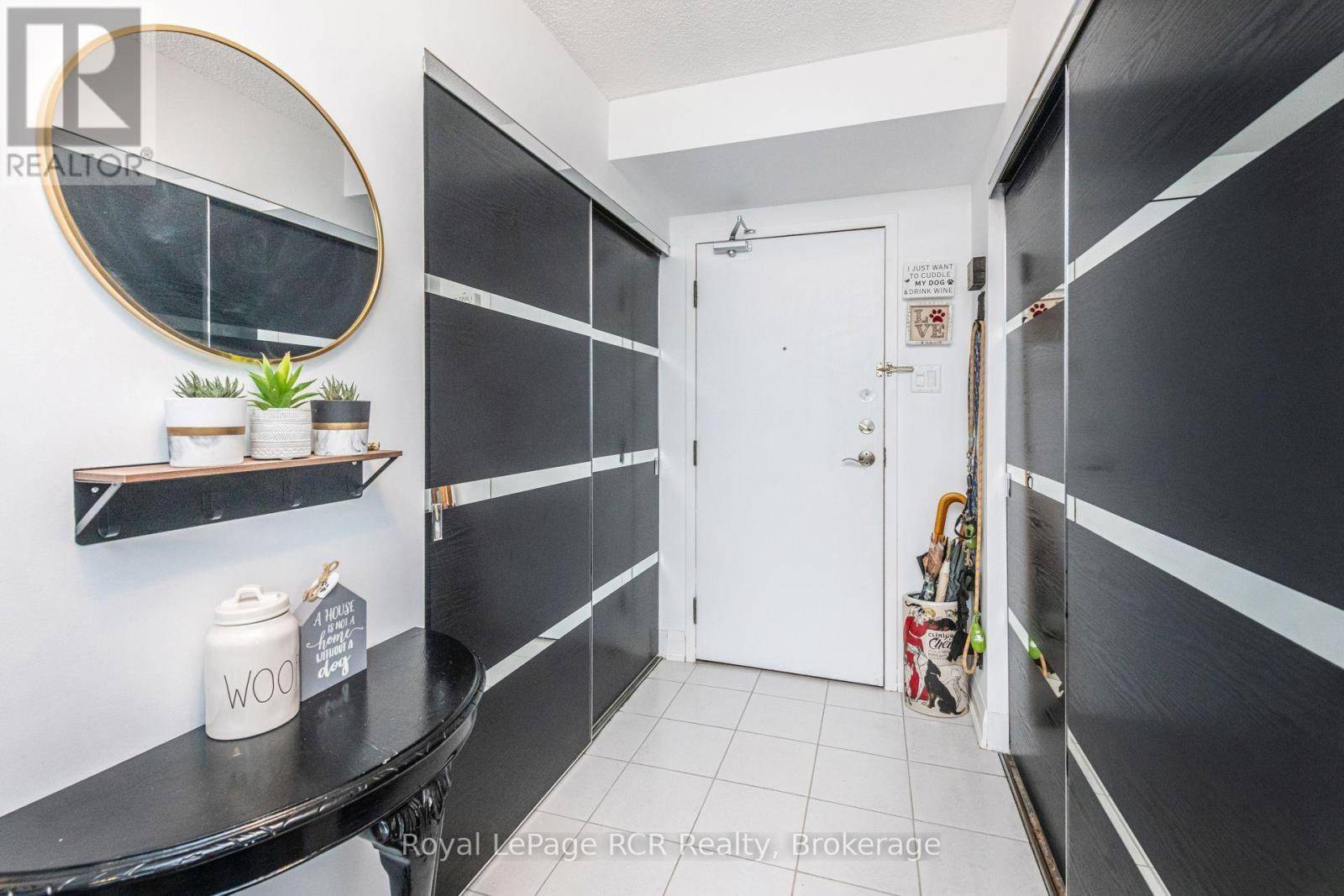 Mississauga (hurontario), ON L5R3G8,700 Constellation DR #209