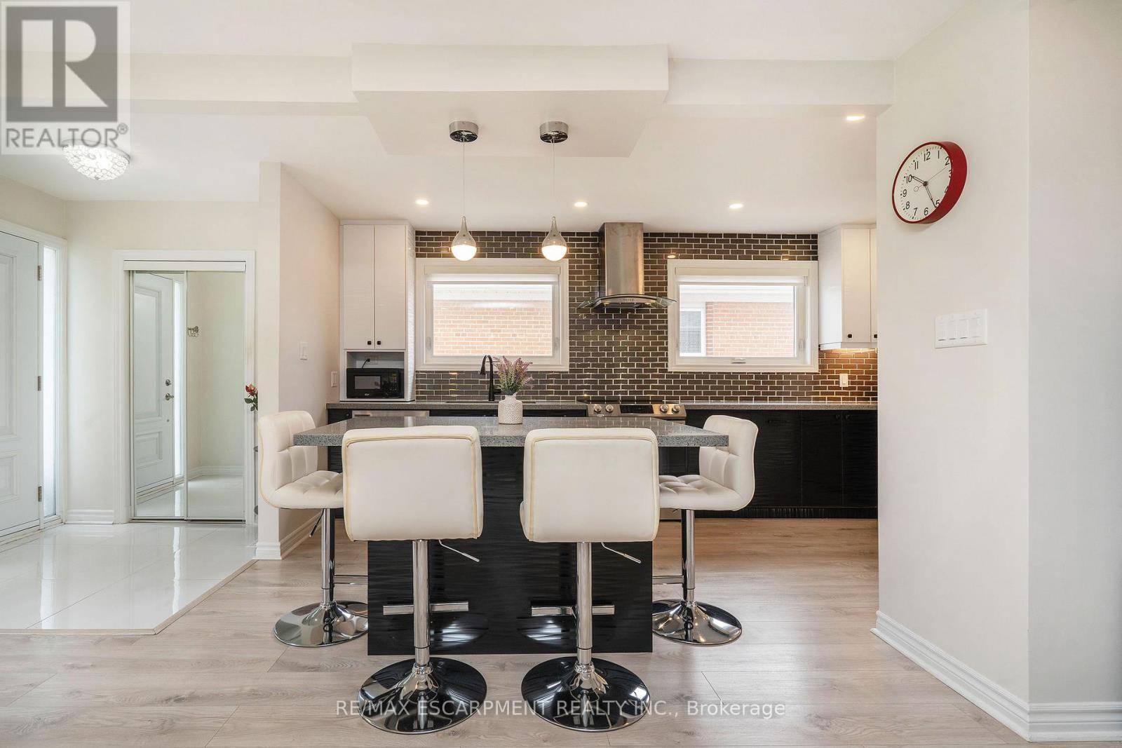 Mississauga (applewood), ON L4X1P9,1496 TYNEBURN CRESCENT