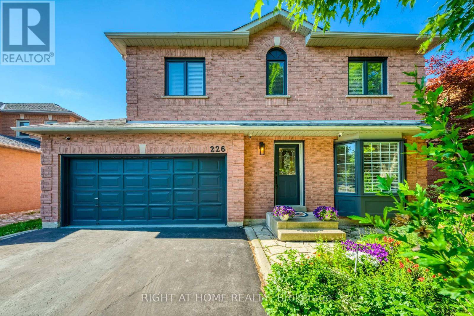Oakville (ro River Oaks), ON L6H5Y7,226 HOWELL ROAD
