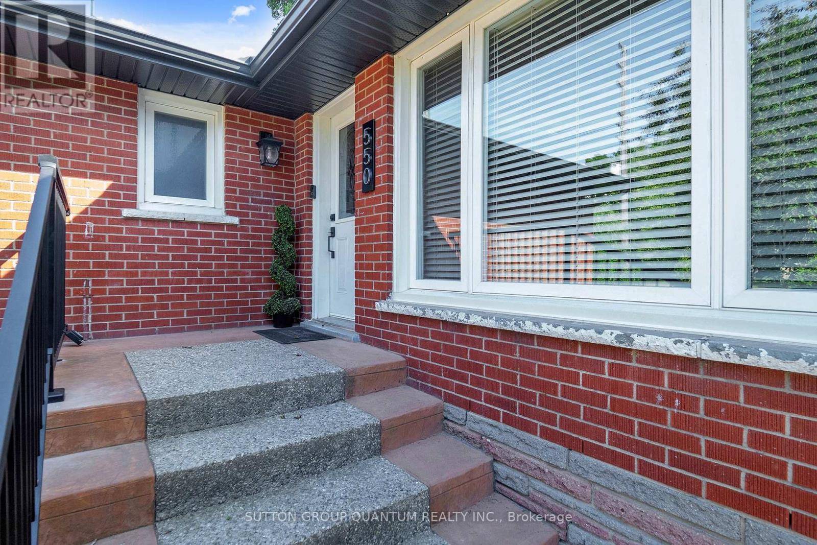 Oakville (wo West), ON L6L4A7,550 THIRD LINE