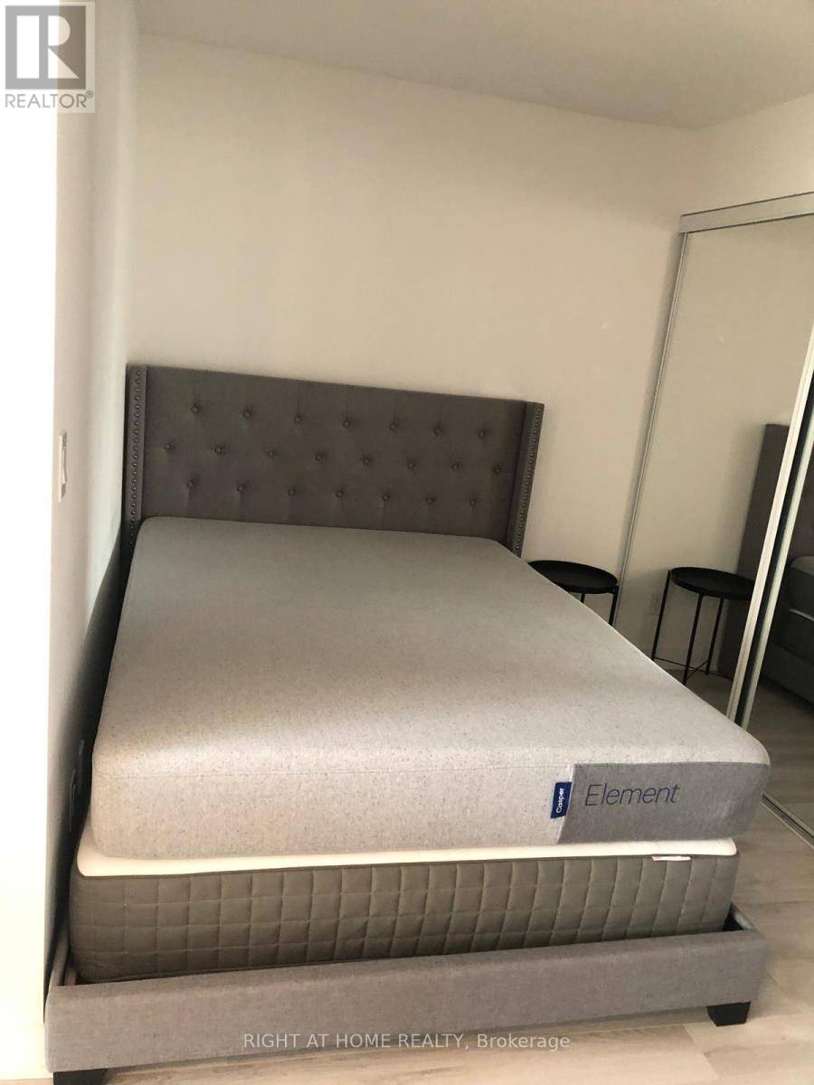 Toronto (yorkdale-glen Park), ON M6A2N9,160 Flemington RD #607