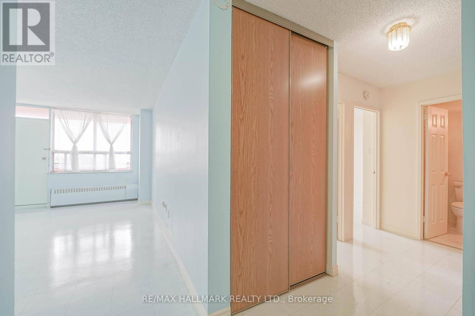 Toronto (yorkdale-glen Park), ON M6B2G7,50 LOTHERTON Pathway #411