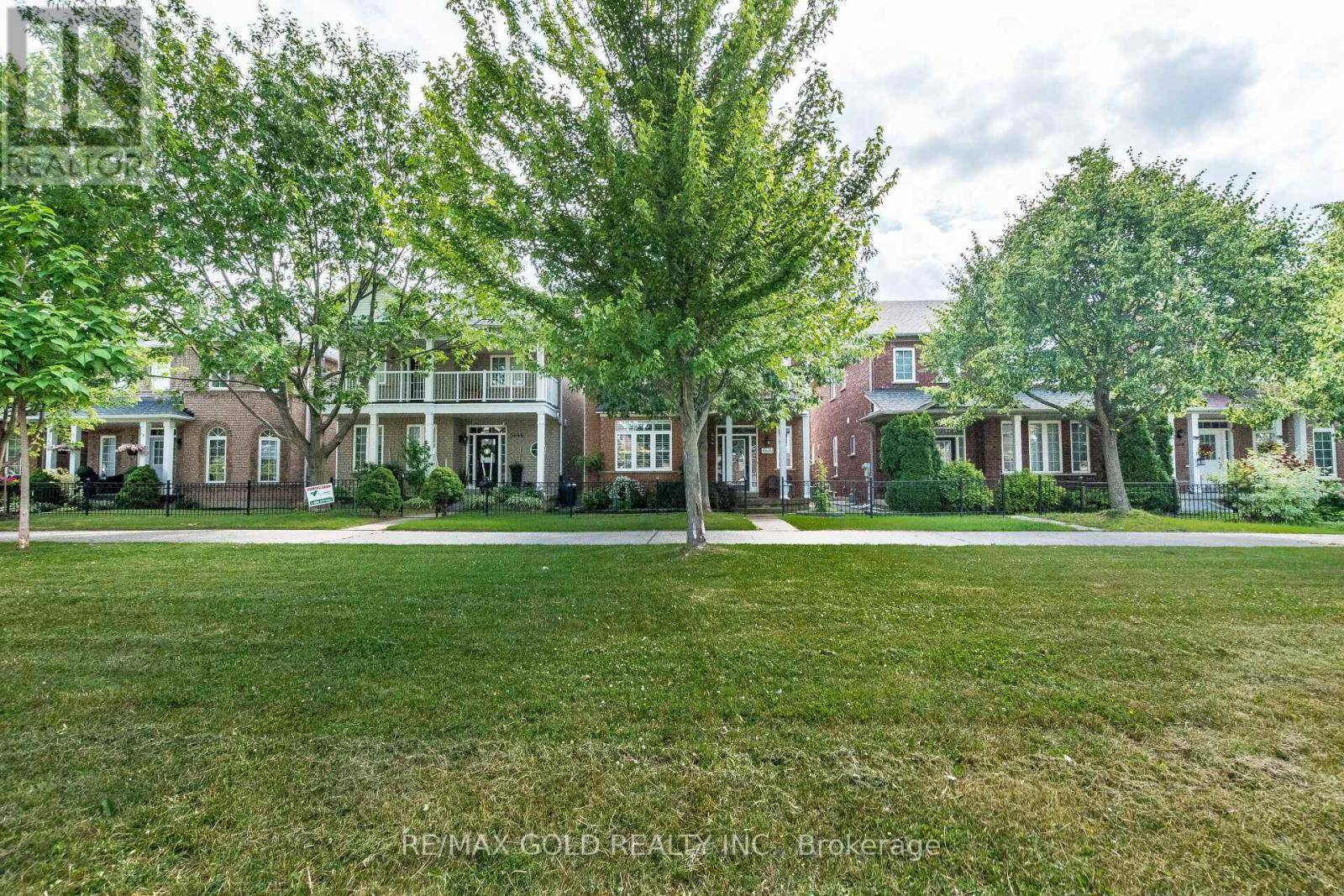 Mississauga (churchill Meadows), ON L5M7E8,5650 PASSION FLOWER BOULEVARD