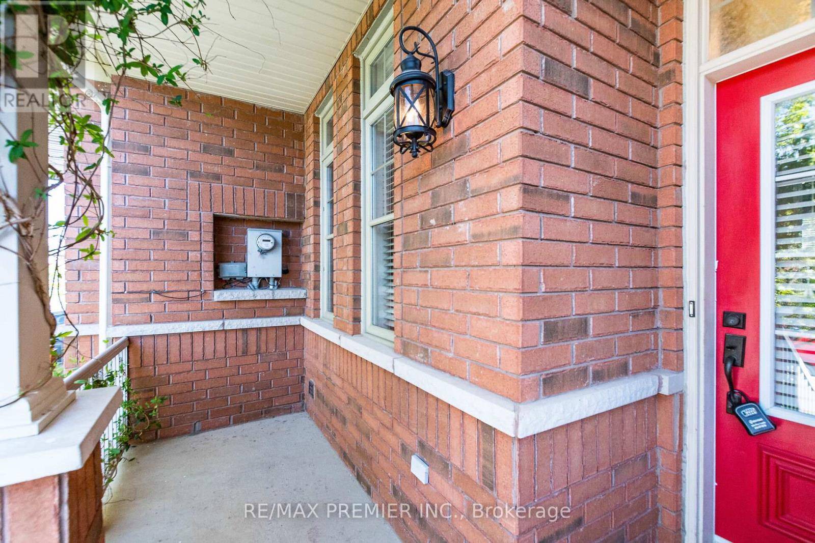 Milton (sc Scott), ON L9T0W1,595 GRANT WAY