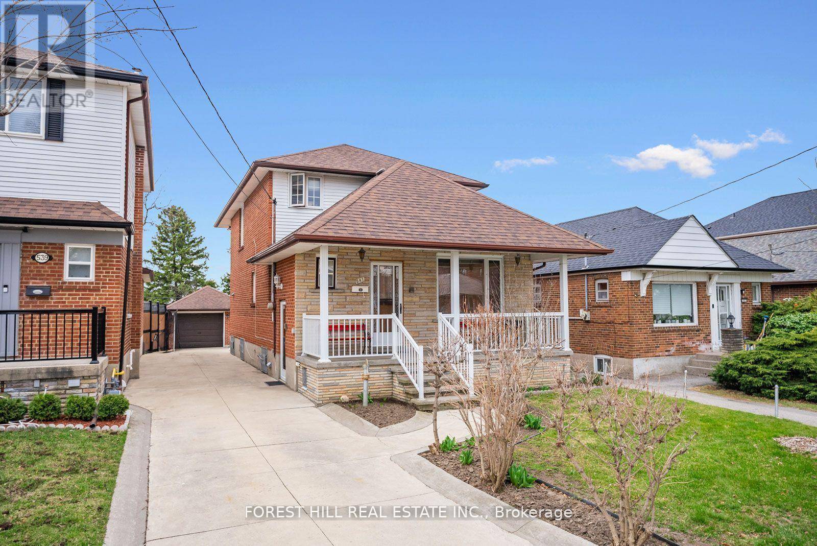 Toronto (yorkdale-glen Park), ON M6B2G2,541 GLEN PARK AVENUE
