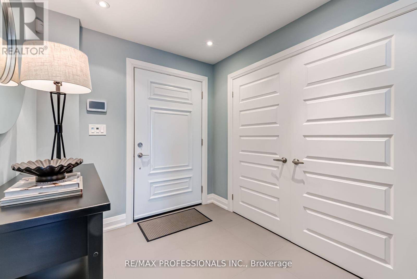 Toronto (keelesdale-eglinton West), ON M6M3G9,372 SILVERTHORN AVENUE