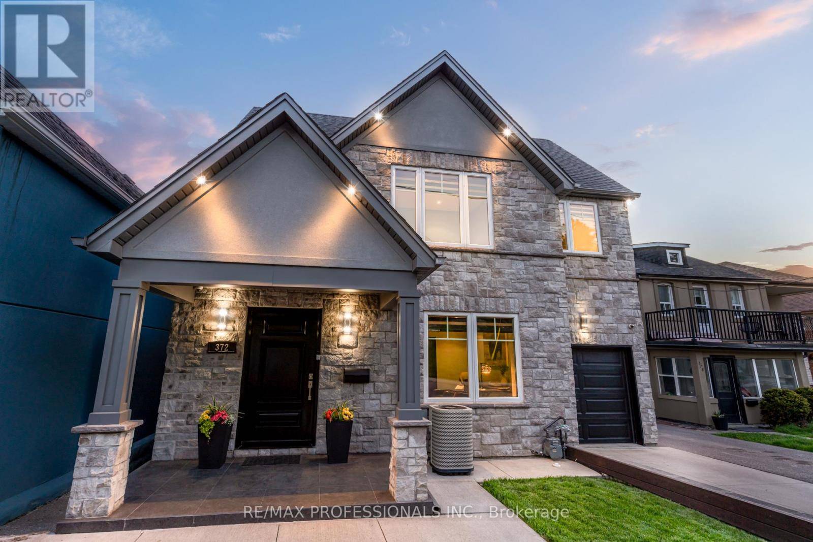 Toronto (keelesdale-eglinton West), ON M6M3G9,372 SILVERTHORN AVENUE