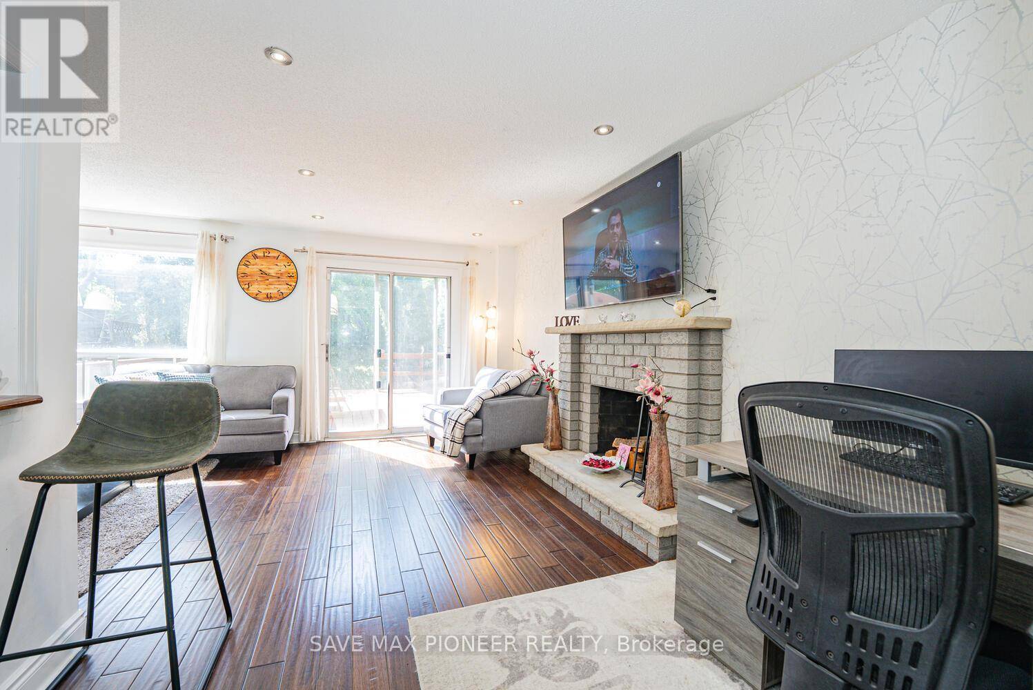 Mississauga (fairview), ON L5B3H6,228 LECH WALESA DRIVE