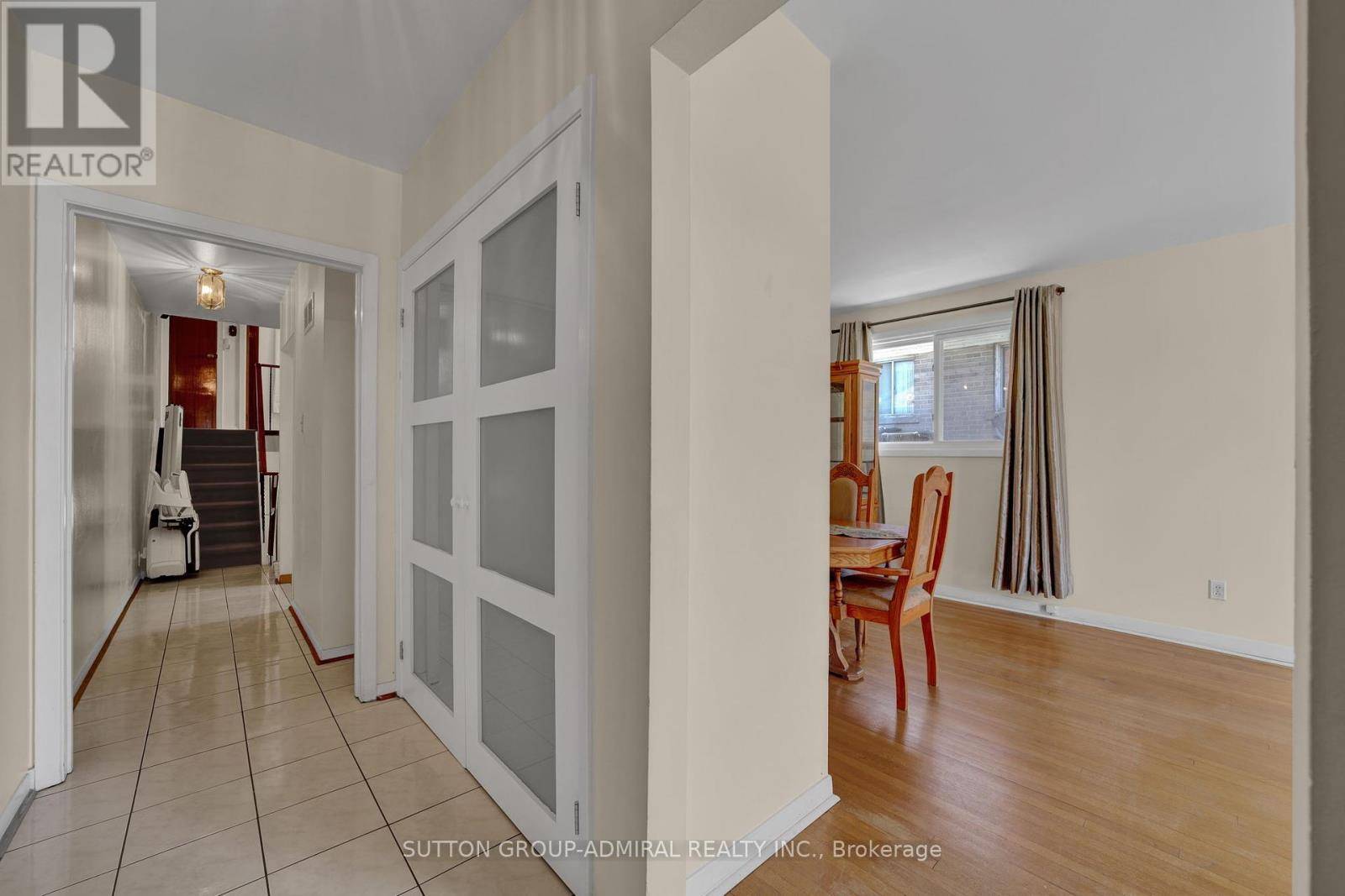 Toronto (york University Heights), ON M3J1C1,38 FRANKTON CRESCENT