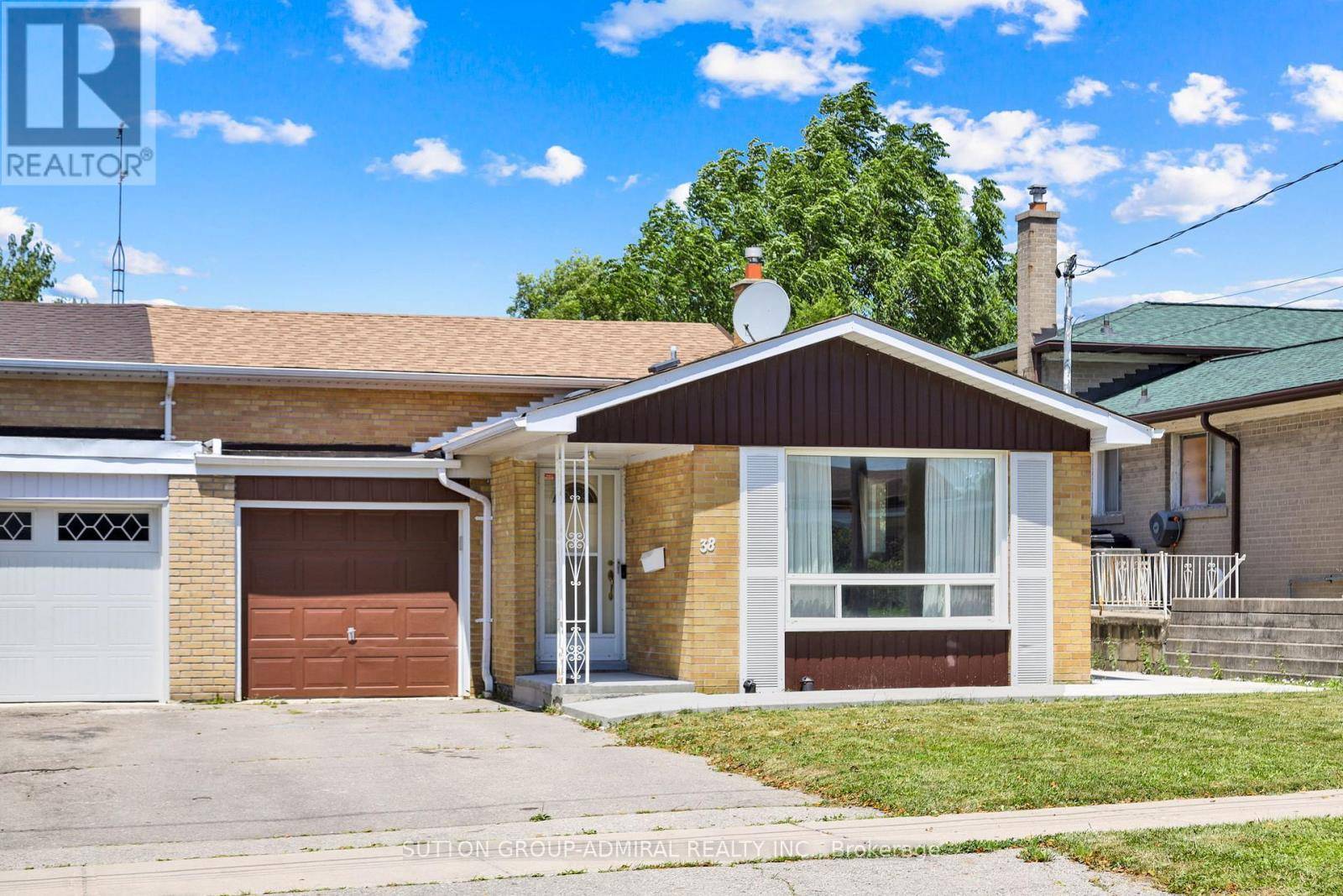 Toronto (york University Heights), ON M3J1C1,38 FRANKTON CRESCENT