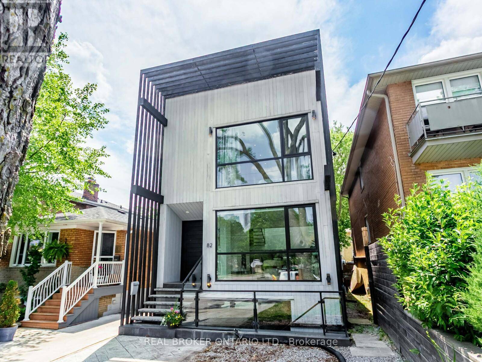 Toronto (mimico), ON M8V2L2,82 BURLINGTON STREET