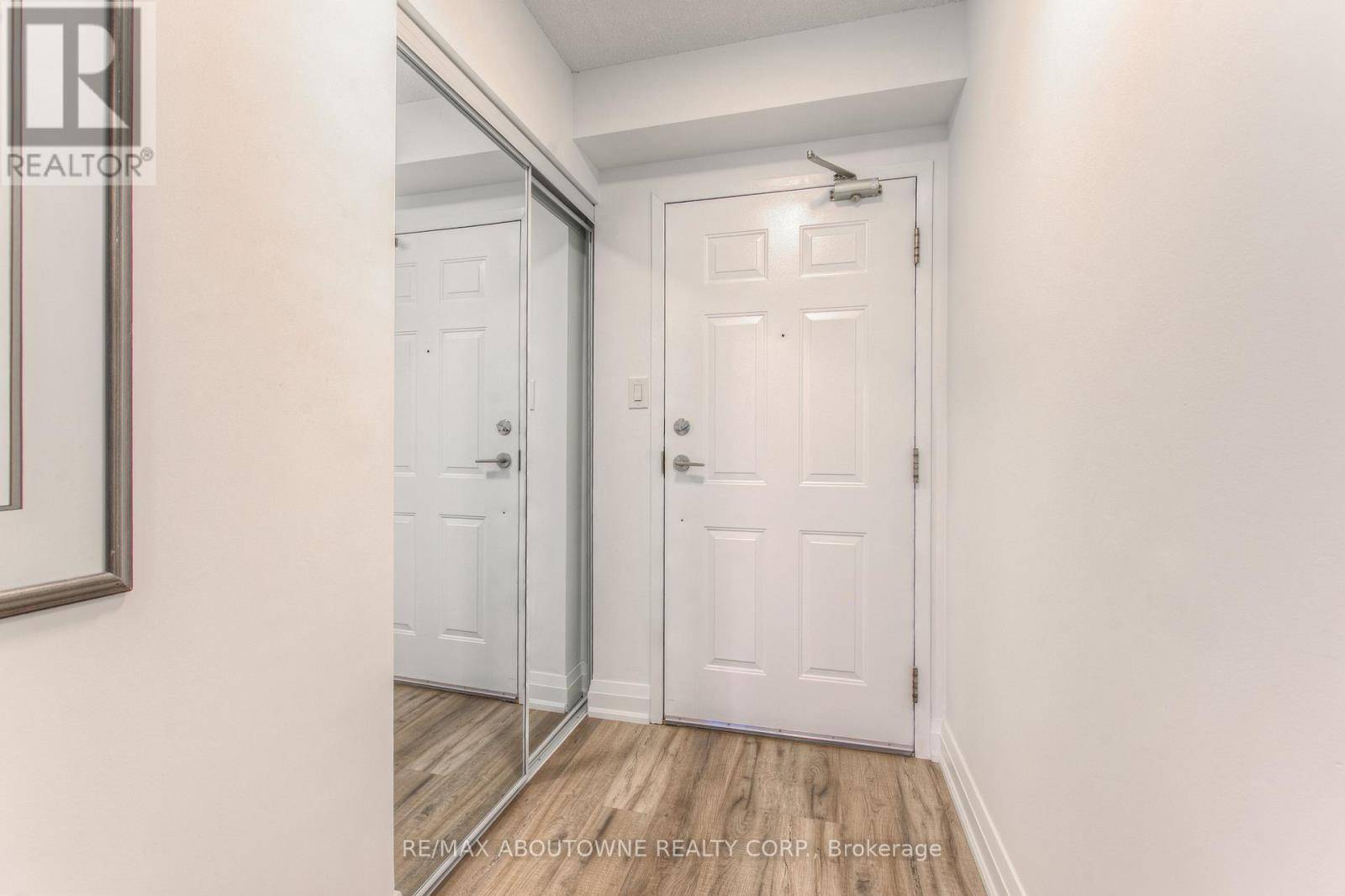 Burlington (appleby), ON L7L3V8,5090 Pinedale AVE #203