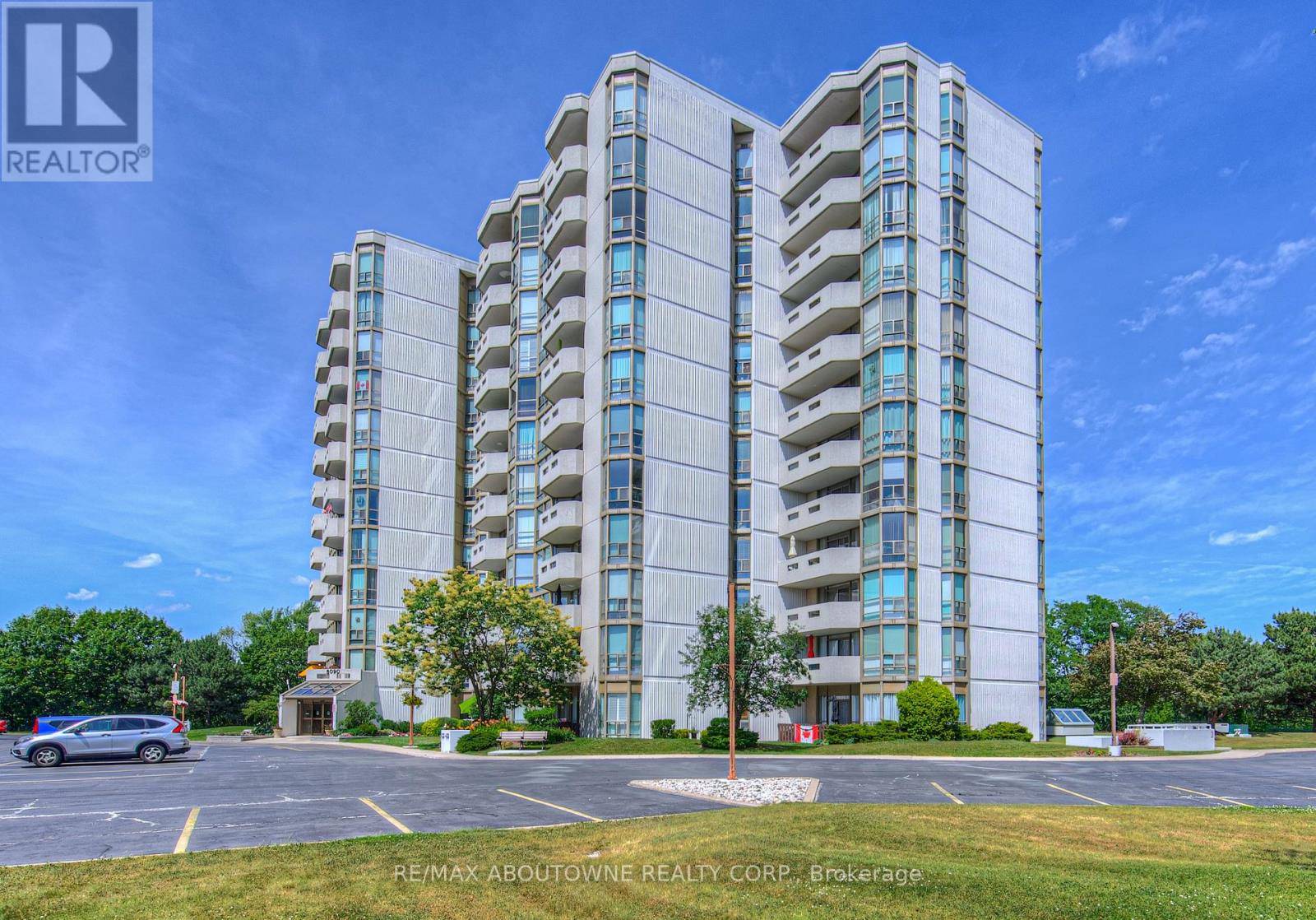 Burlington (appleby), ON L7L3V8,5090 Pinedale AVE #203