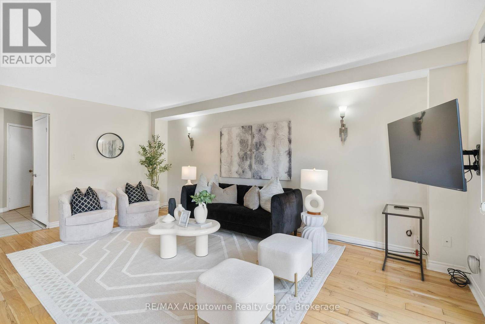 Brampton (heart Lake West), ON L6Z2S2,17 ADAM STREET